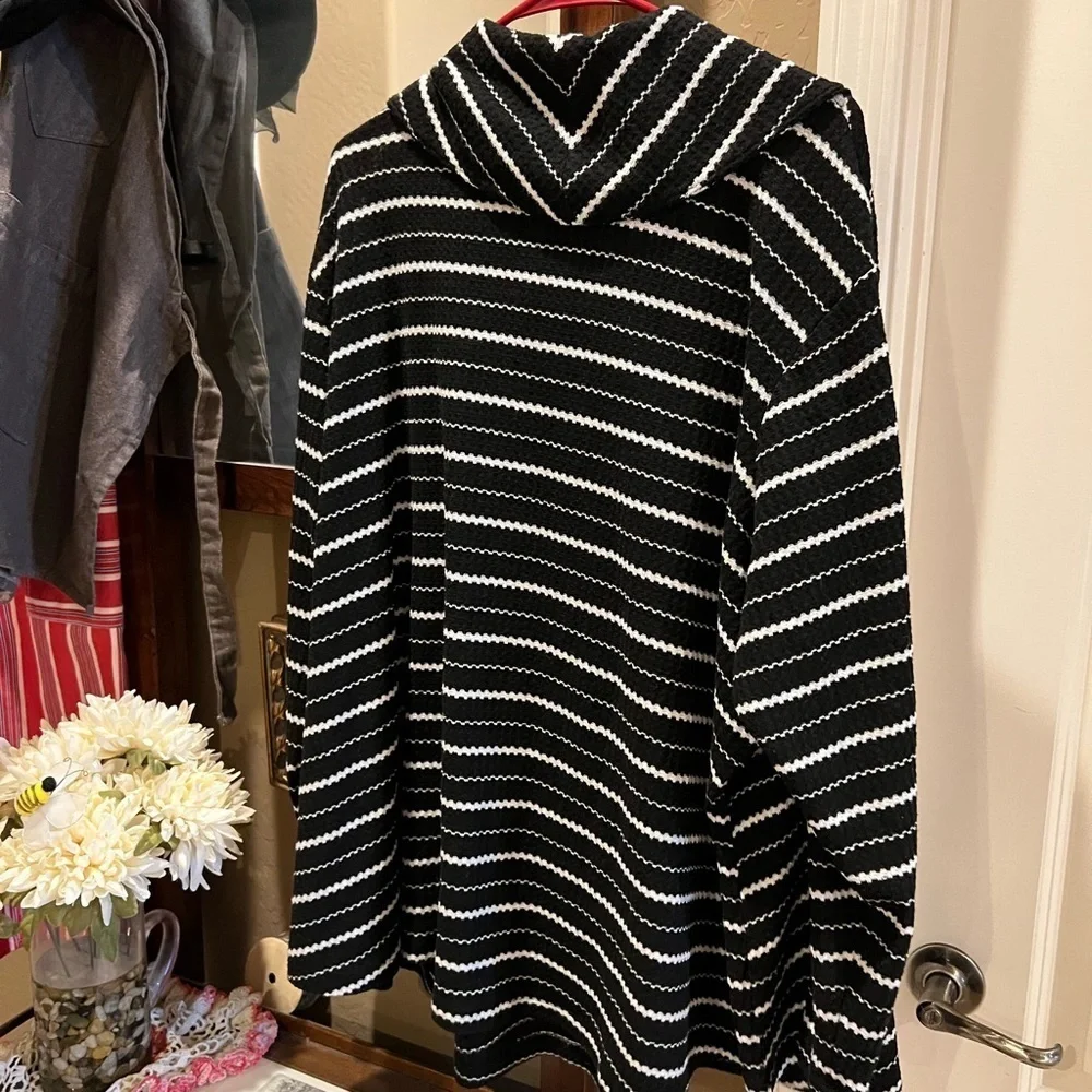 Avenue Striped Black White Cowl Neck Waffle Knit Tunic Sweater Women's Sz 30/32